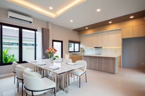 Chalet de 3 dormitorios en Pattaya, Tailandia № 132790 - foto 10