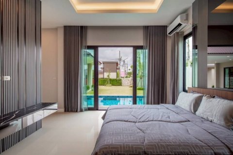 Chalet de 3 dormitorios en Pattaya, Tailandia № 132790 - foto 3
