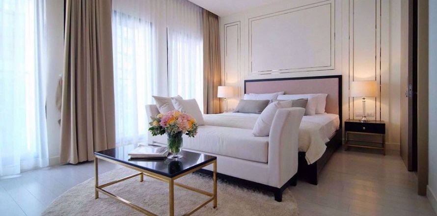 Condo in Bangkok, Thailand, 1 bedroom in Noble Ploenchit № 78394