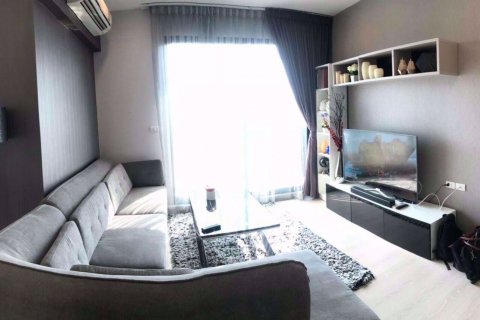 Condominio de 3 dormitorios en Huai Khwang, Bangkok, Tailandia № 77202 - foto 2