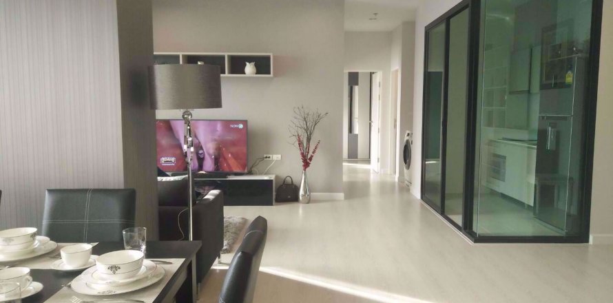 Condominio de 3 dormitorios en Huai Khwang, Bangkok, Tailandia № 77202