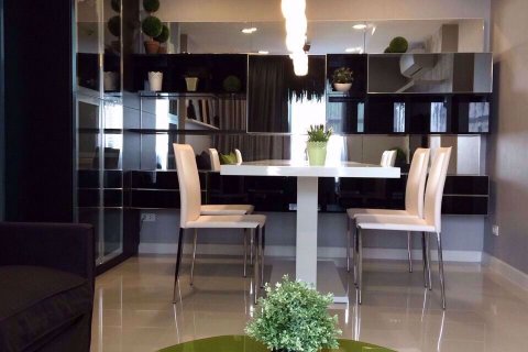 Condominio de 2 dormitorios en Khlong Toei, Bangkok, Tailandia № 77203 - foto 6