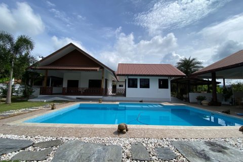 Villa in Chiang Mai, Thailand 4 bedrooms № 79355