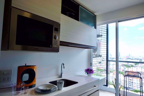 Condominio de 1 dormitorio en Thonburi, Bangkok, Tailandia № 76588 - foto 5