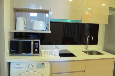 Condominio de 1 dormitorio en Khlong Toei, Bangkok, Tailandia № 76593 - foto 5