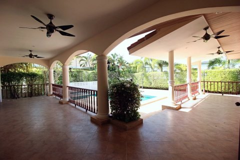 Casa de 4 dormitorios en Hua Hin, Tailandia № 125092 - foto 7