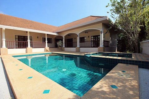 Casa de 4 dormitorios en Hua Hin, Tailandia № 125092 - foto 2
