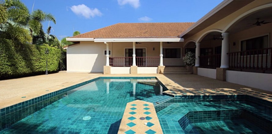 Casa de 4 dormitorios en Hua Hin, Tailandia № 125092