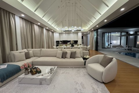 Villa in Bang Tao, Thailand 5 bedrooms № 74434 - photo 10