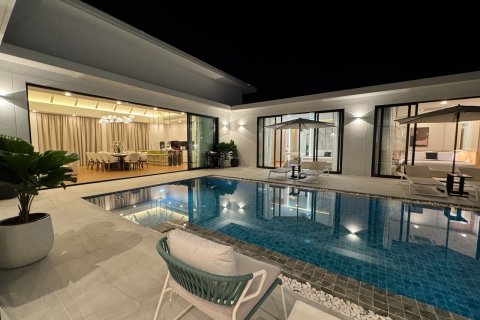 Villa in Bang Tao, Thailand 5 bedrooms № 74434 - photo 8