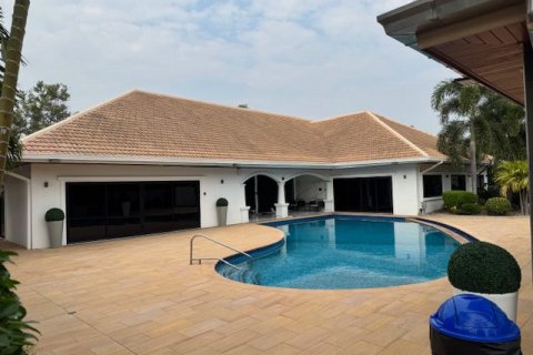 Casa de 6 dormitorios en Pattaya, Tailandia № 119891 - foto 10