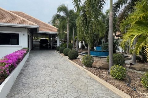 Casa de 6 dormitorios en Pattaya, Tailandia № 119891 - foto 3