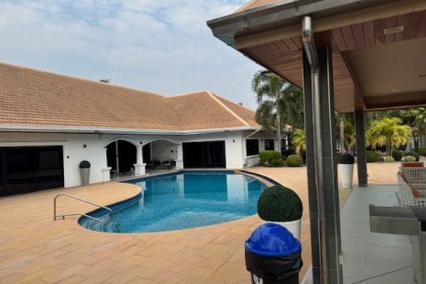 Casa de 6 dormitorios en Pattaya, Tailandia № 119891 - foto 7
