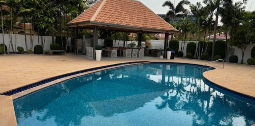 Casa de 6 dormitorios en Pattaya, Tailandia № 119891