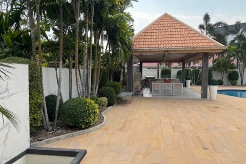 Casa de 6 dormitorios en Pattaya, Tailandia № 119891 - foto 2