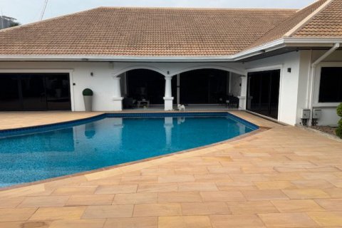 Casa de 6 dormitorios en Pattaya, Tailandia № 119891 - foto 11