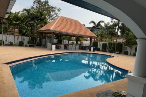 Casa de 6 dormitorios en Pattaya, Tailandia № 119891 - foto 8