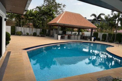 Casa de 6 dormitorios en Pattaya, Tailandia № 119891 - foto 14