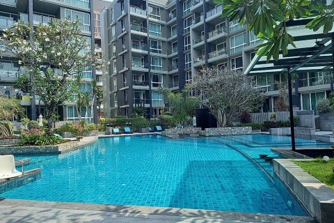 Sobre plano Apus en Pattaya, Tailandia № 27453 - foto 1