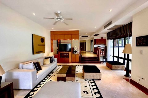 Casa de 3 dormitorios en Bang Tao, Tailandia № 105181 - foto 2
