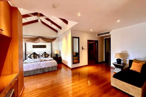 Casa de 3 dormitorios en Bang Tao, Tailandia № 105181 - foto 9