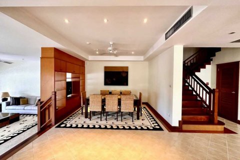 Casa de 3 dormitorios en Bang Tao, Tailandia № 105181 - foto 7