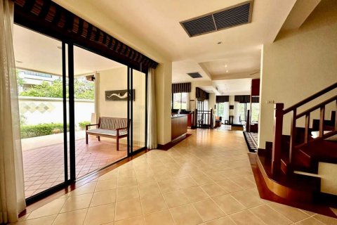 Casa de 3 dormitorios en Bang Tao, Tailandia № 105181 - foto 8