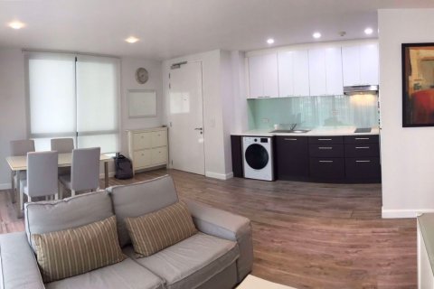 Condo in Watthana, Bangkok, Thailand, 2 bedrooms  № 100048 - photo 4