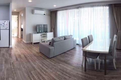 Condo in Watthana, Bangkok, Thailand, 2 bedrooms  № 100048 - photo 3