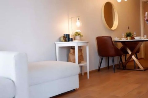 Condominio de 2 dormitorios en Ratchathewi, Bangkok, Tailandia № 100044 - foto 2