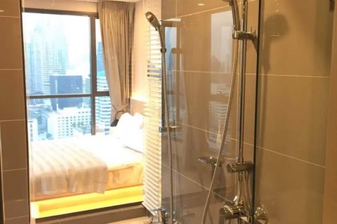 Condominio de 2 dormitorios en Ratchathewi, Bangkok, Tailandia № 100044 - foto 8