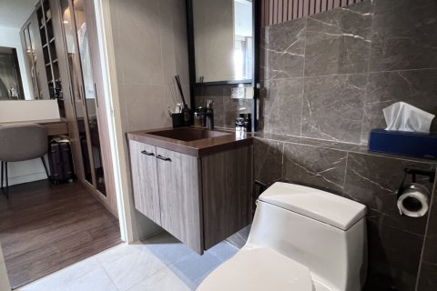 Condominio de 1 dormitorio en Yan Nawa, Bangkok, Tailandia № 123820 - foto 3