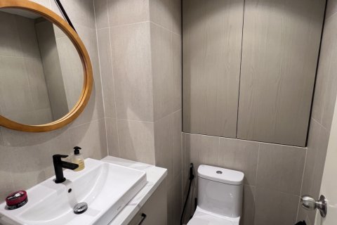 Condominio de 1 dormitorio en Yan Nawa, Bangkok, Tailandia № 123820 - foto 9
