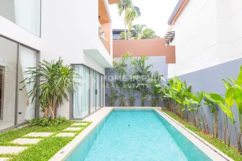 Casa de 3 dormitorios en Phuket, Tailandia № 130979 - foto 2