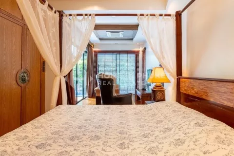 Casa de 3 dormitorios en Chalong, Tailandia № 130978 - foto 22
