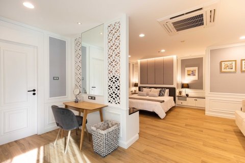 Condo in Bangkok, Thailand, 3 bedrooms  № 101771 - photo 14
