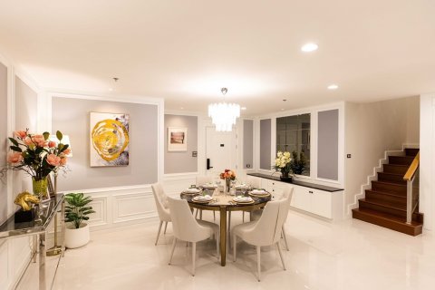 Condo in Bangkok, Thailand, 3 bedrooms  № 101771 - photo 3