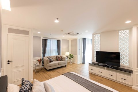 Condo in Bangkok, Thailand, 3 bedrooms  № 101771 - photo 13