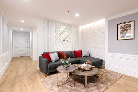 Condo in Bangkok, Thailand, 3 bedrooms  № 101771 - photo 18