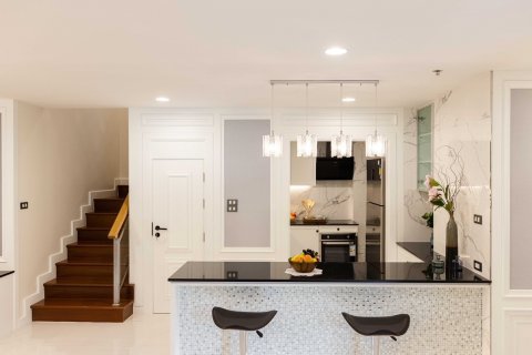 Condo in Bangkok, Thailand, 3 bedrooms  № 101771 - photo 6