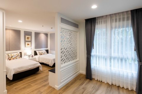 Condo in Bangkok, Thailand, 3 bedrooms  № 101771 - photo 16