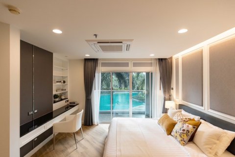 Condo in Bangkok, Thailand, 3 bedrooms  № 101771 - photo 15