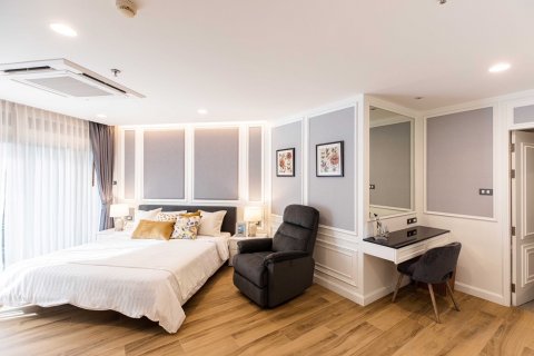 Condo in Bangkok, Thailand, 3 bedrooms  № 101771 - photo 10