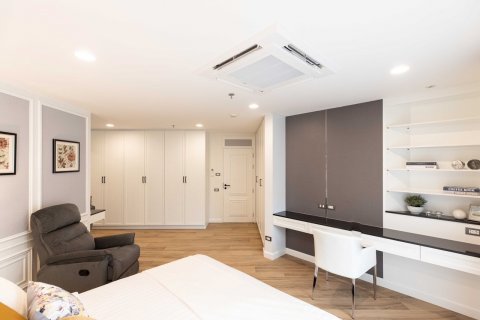 Condo in Bangkok, Thailand, 3 bedrooms  № 101771 - photo 11