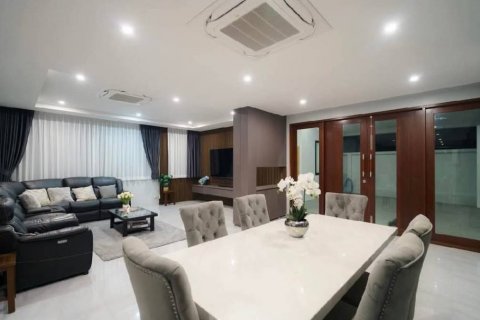 Villa in Phuket, Thailand 6 Schlafzimmer № 124584 - Foto 5