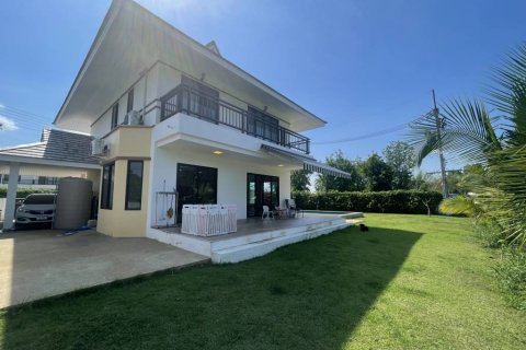 Chalet de 3 dormitorios en Hua Hin, Tailandia № 124473 - foto 4