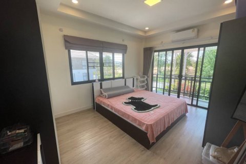 Chalet de 3 dormitorios en Hua Hin, Tailandia № 124473 - foto 7