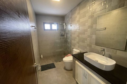 Chalet de 3 dormitorios en Hua Hin, Tailandia № 124473 - foto 9