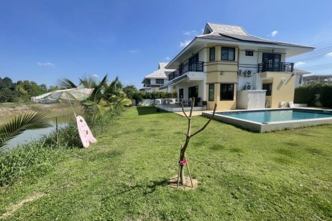 Chalet de 3 dormitorios en Hua Hin, Tailandia № 124473 - foto 2