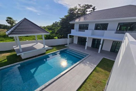 Chalet de 4 dormitorios en Phuket, Tailandia № 124468 - foto 5